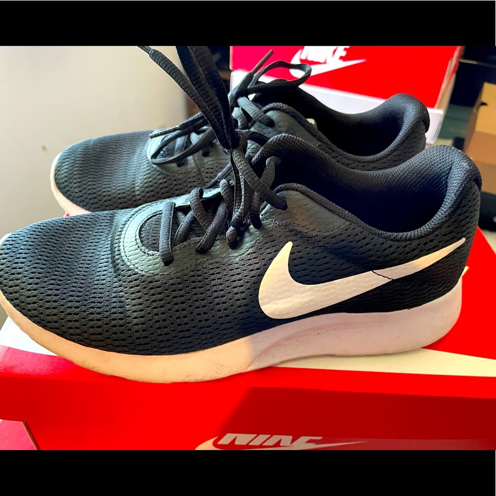 Nike Tanjun wide width